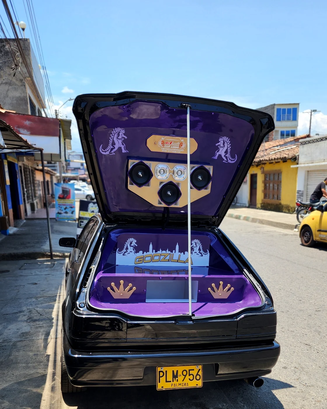 Proyecto BTMAX con instalación de Car Audio color púrpura